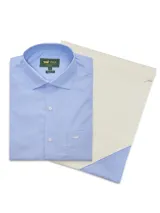 Camisa de manga larga de popelina de algodón en color celeste, con cuello italiano, cierre frontal de botones y un bolsillo en el pecho con el logo bordado de la marca.