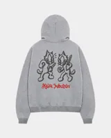 Canguro con capucha de color gris, con diseño gráfico en la espalda que muestra dos gatos al estilo cartoon sosteniendo cuchillos y el texto 'Kaboa Industries' en color rojo.