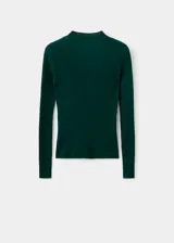 Jersey de punto en canalé, color verde oscuro, con cuello perkins, diseño entallado y manga larga.