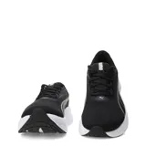 Championes de running Puma Max Stride Lite, color negro con detalles dorados y suela chunky blanca.