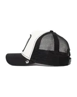 Gorra trucker Goorin Bros con diseño de 5 paneles, frente estructurado de color crudo con parche bordado de una oveja negra y la inscripción "Black Sheep", visera y red trasera de color negro.
