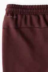 Pantalón de jogging de corte estándar confeccionado en tejido de punto pesado, con cintura elástica ajustable mediante cordón, bolsillos laterales y diseño de pierna recta.