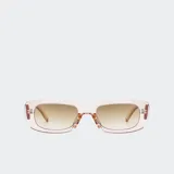 Lentes de sol con armazón rectangular de plástico reciclado (RPET) en tono rosado traslúcido y lentes degradadas en tonos marrones con protección UV.