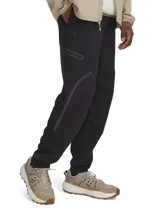 Pantalón cargo Under Armour modelo Unstoppable, color negro, de corte relajado, confeccionado con tejido técnico elástico y repelente al agua. Cuenta con bolsillos laterales y bolsillos cargo con cierre, además de detalles reflectantes y cintura elástica.