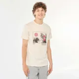 Camiseta color crema de manga corta con estampado de paisaje japonés enmarcado en negro, con detalles en rojo.