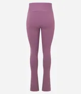 Pantalón deportivo tipo legging flare de tiro alto, confeccionado en microfibra con abertura lateral en el ruedo.