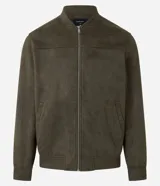 Chaqueta bomber masculina de color verde militar, confeccionada en poliéster con un toque de elastano, diseño liso, cuello mao y cierre frontal de cremallera.