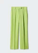 Pantalon wideleg de tiro medio en color verde lima, confeccionado en tejido fluido con pinzas frontales, bolsillos laterales, trabillas para cinturon y cierre oculto de boton, gancho y cremallera.