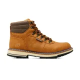 Bota de montaña Skechers modelo Corado Jaxx, de estilo casual y diseño impermeable con costuras selladas. Presenta una parte superior de piel sintética en color tostado con cuello acolchado en tono marrón oscuro, cierre de cordones con ojales metálicos en forma de D y suela resistente con diseño de tacos.