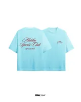 Remera blanca de algodón con cuello redondo y estampado en la espalda con la frase "Malibu Sports Club by Rona Studio" en color rojo.