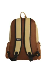 Mochila azul con detalles en negro, con bolsillo frontal con hebilla, logo estampado y bolsillos laterales de red.