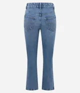 Pantalón de jean corte flare cropped, con tiro alto, cierre frontal con botón y cremallera, trabillas para cinturón y bolsillos laterales y traseros.