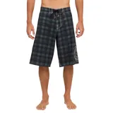Short de baño Billabong de largo extendido, color negro con diseño a cuadros en tonos grises y blancos, cordón ajustable en la cintura y detalle de logo estampado en la pierna izquierda.