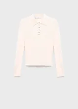 Jersey de punto fino mezcla de lana, color crudo, con cuello polo y cierre frontal de botones, de diseño canalé entallado y manga larga.