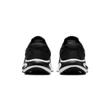 Championes de running Nike modelo Journey Run, color negro con detalles en blanco. Presentan una parte superior de malla transpirable y una entresuela acolchada de gran volumen para mayor amortiguación.