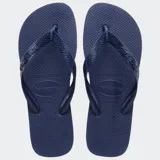 Ojotas clásicas Havaianas modelo Top, color azul marino, con tiras a tono y textura de arroz en la plantilla.