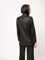 Blazer oversized color beige de corte recto, confeccionado en tela con lino.