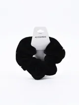 Colero de pelo negro de terciopelo con strass.