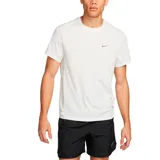 Remera de running Nike Dri-FIT Run Division Rise 365, color blanco, de corte clásico y mangas cortas. Presenta logo reflectivo en el pecho y bolsillo trasero.