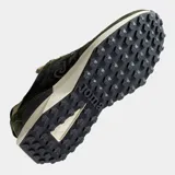 Championes Joma modelo Eldor, de estilo running/casual, en tonos verde militar y negro. Presentan una combinación de materiales como gamuza y malla, con un logo lateral en verde y una suela gruesa bicolor (crema y negra).