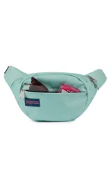 Riñonera negra de la marca JanSport, modelo Fifth Avenue, con parche frontal de la marca y cierres metálicos.