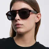 Gafas de sol Seba modelo Tigris Carbon, estilo aviador geométricas y oversize, con doble puente, montura fina y bordes biselados.