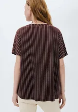 Blusa de manga corta con estampado de cebra en blanco y negro, de corte holgado y cuello redondo.