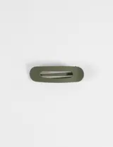 Broche de pelo tipo clip grande con acabado mate en color verde militar.