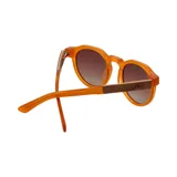 Lentes de sol con armazón de eco acetato en color miel y cristales oscuros en tono verde. Presentan un diseño de marco redondo con puente tipo cerradura.