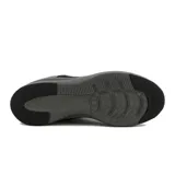 Championes de running Avia negros con detalles en naranja y gris.