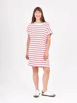 Vestido corto de manga corta, con estampado de rayas horizontales blancas y rojas.