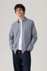 Camisa de hombre Levi's de manga larga con estampado a cuadros azul y blanco.