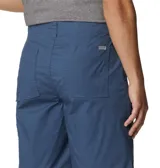 Short cargo de corte clásico con múltiples bolsillos funcionales, incluyendo bolsillos laterales, traseros y un bolsillo cargo lateral. Confeccionado en tejido resistente con elasticidad para mayor comodidad.