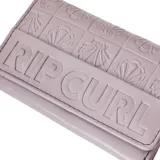 Billetera plegable Rip Curl color lila o malva, con relieve de conchas marinas y logo Rip Curl grabado en la solapa frontal.