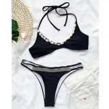 Conjunto de bikini negro con corpiño triangular con detalle de conchas y bombacha con doble tira y detalle de strass.