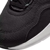 Championes Nike modelo Legend Essential 3, color negro con suela blanca y logo Swoosh en blanco. Diseño de malla transpirable con refuerzos laterales, ideal para entrenamiento.