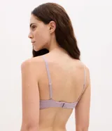 Kit de dos soutienes media taza de microfibra con copa y aro. Presentan breteles ajustables y diseño liso, ofreciendo soporte y comodidad.