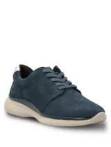 Championes Hush Puppies modelo Goss Navy de cuero azul marino con cordones al tono, suela beige de EVA con tecnología Zero G y detalle metalizado en el talón.