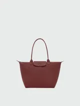 Bolso tote grande Le Pliage One de Longchamp, color negro, con asas superiores y solapa de cierre con botón a presión.