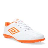 Championes de fútbol 5 Umbro Classico II TF, color blanco con detalles en negro.