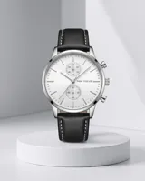 Reloj de pulsera analógico Mini Focus con caja de metal plateado, esfera blanca minimalista con subesferas y correa de cuero negro con costuras blancas.
