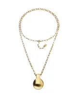 Collar largo de aleación de metales bañado en oro de 18k, con cadena de eslabones y dije ovalado.