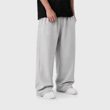 Pantalón de jogging estilo baggy de felpa color gris melange, con corte holgado y bordado pequeño en la parte superior.