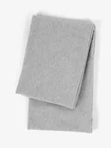 Chal amplio y versátil de tejido suave y ligero, color negro.