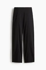Pantalón de punto elástico con caída suave, color negro, de tiro alto con elástico oculto en la cintura y piernas amplias con costura pespunteada doble en la parte delantera.