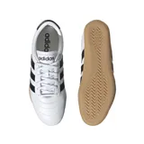 Championes Adidas Grand Court Lo blancos con las tres tiras negras y suela de goma color caramelo.