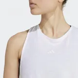 Musculosa deportiva Adidas de corte cropped, con diseño de espalda nadadora y tejido transpirable con tecnología Climacool.