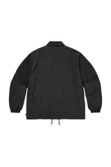 Campera tipo coach jacket de Supreme, color marrón, con cierre frontal de botones a presión, cuello clásico y cordón ajustable en el ruedo. Presenta el logo de la marca bordado en el pecho con letras grandes en color verde con borde amarillo.