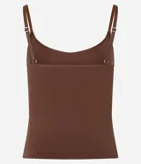 Camiseta marrón de breteles finos ajustables, corte ajustado al cuerpo y tejido de poliamida texturizada sin costuras.