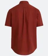 Camisa celeste de lino y algodón, corte comfort, con cuello camisero, manga corta y cierre frontal con botones.